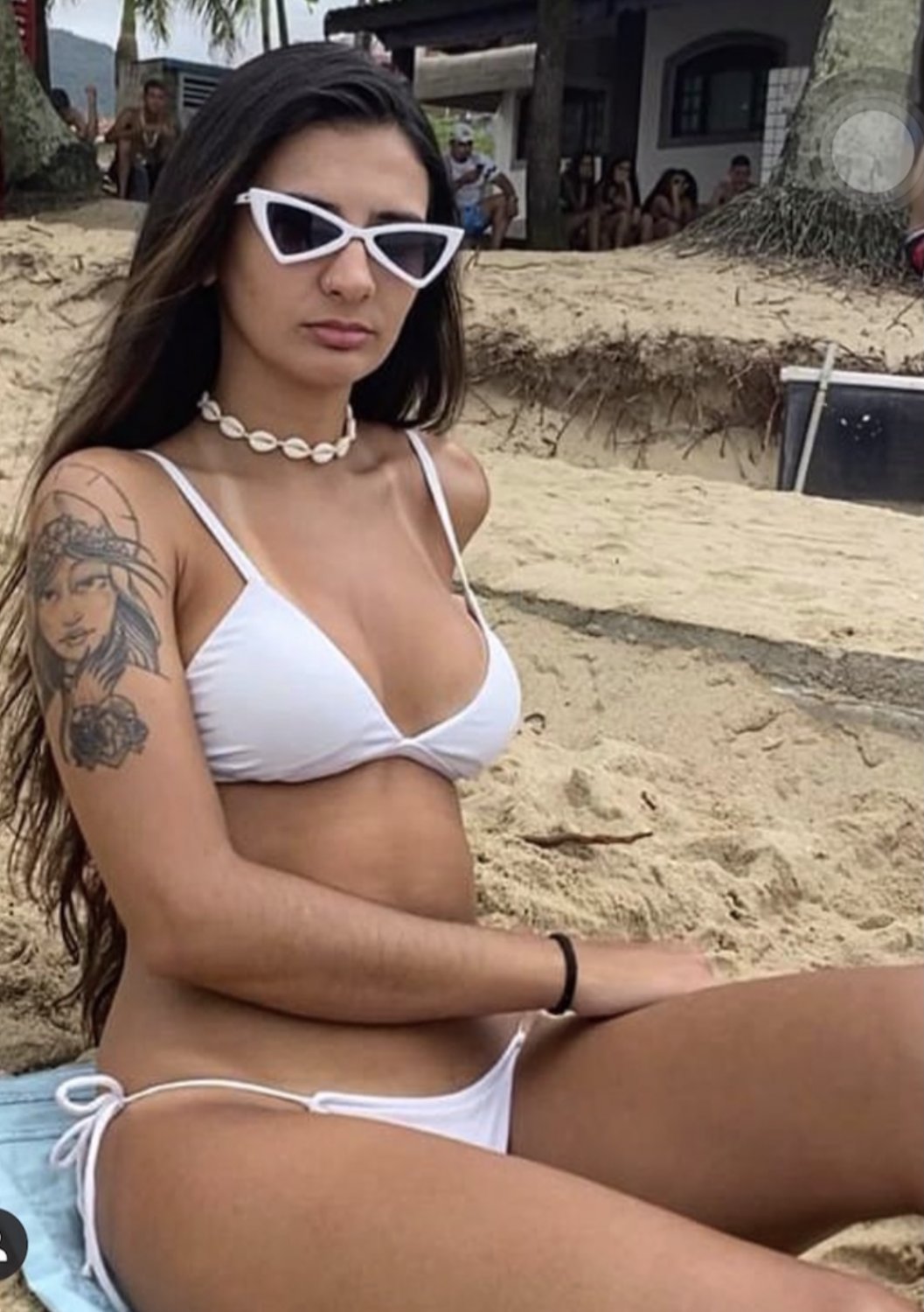 L Regina — This Dirty Babe Will Blow Your Mind 5