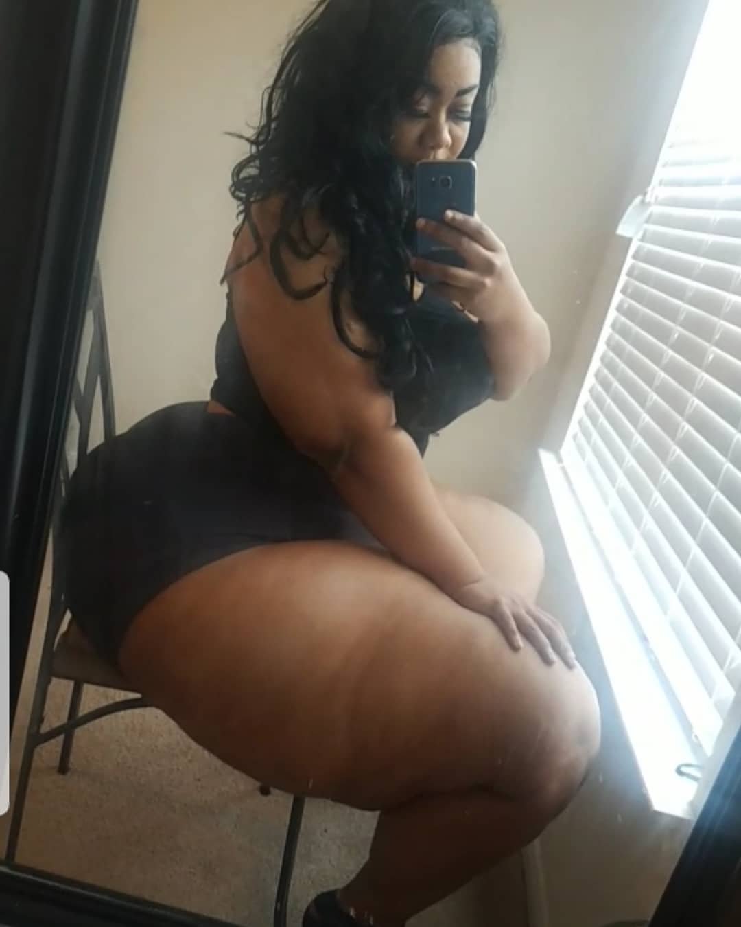 Thick BBL Booties Shaking and Begging to Be Spanked 1