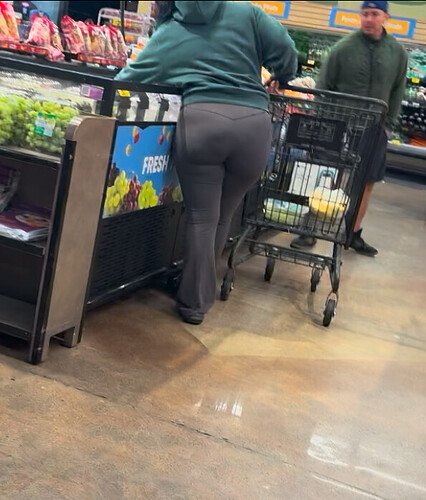 Sexy MILF Shows Off Her Big Ass in Tight Leggings Outdoors 10