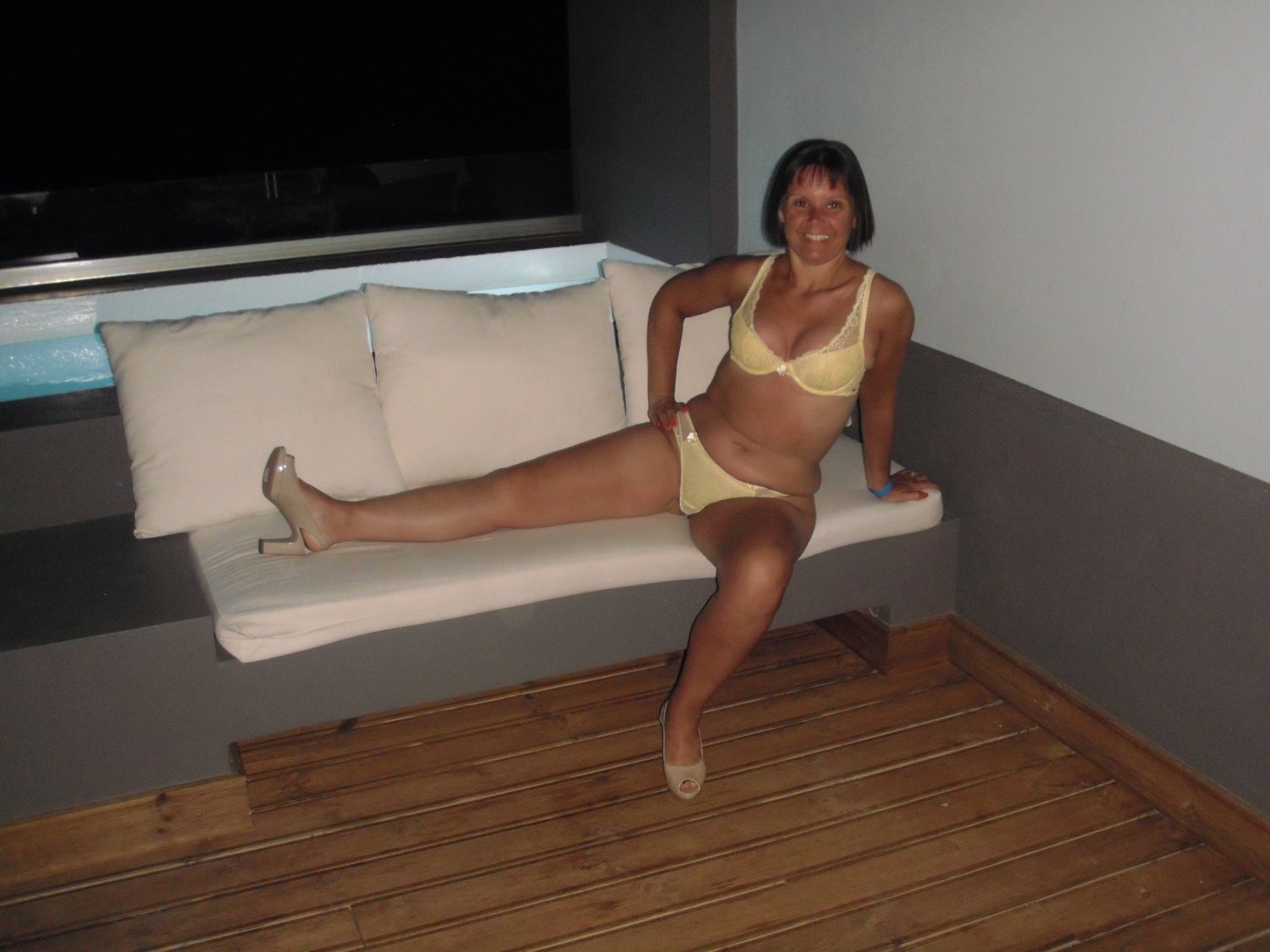 ノーティーワイフLisa、マンを喜ばせる 9