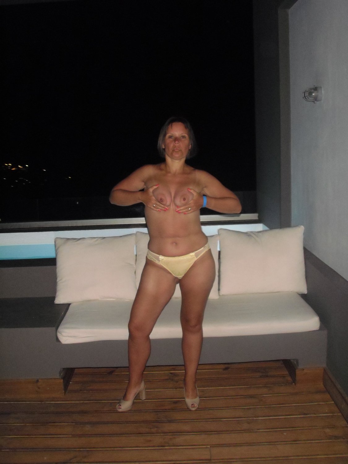 ノーティーワイフLisa、マンを喜ばせる 11