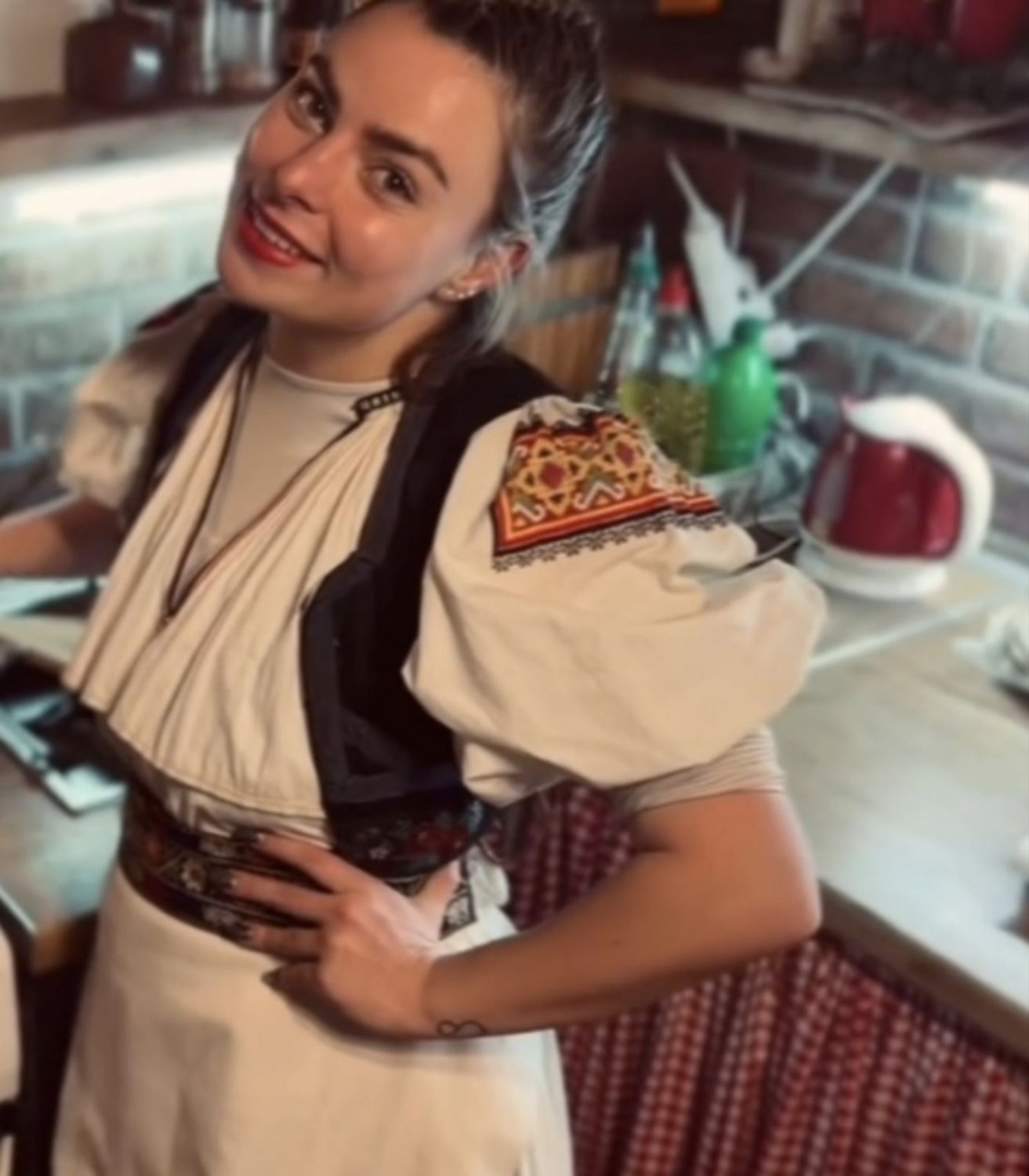 Sweet Hooker spielt mit sich selbst geteilt 9