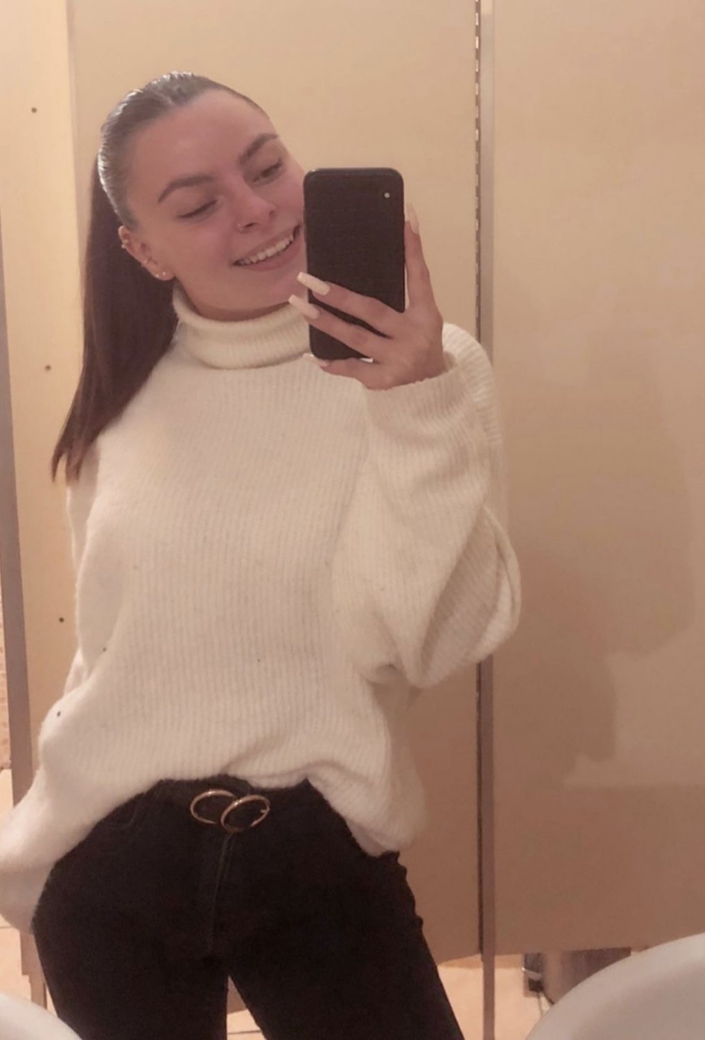 Sweet Hooker spielt mit sich selbst geteilt 16