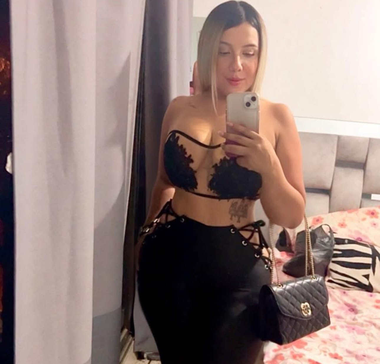 My Naughty Aunt Loves Showing Off Her Sweet Curves 6