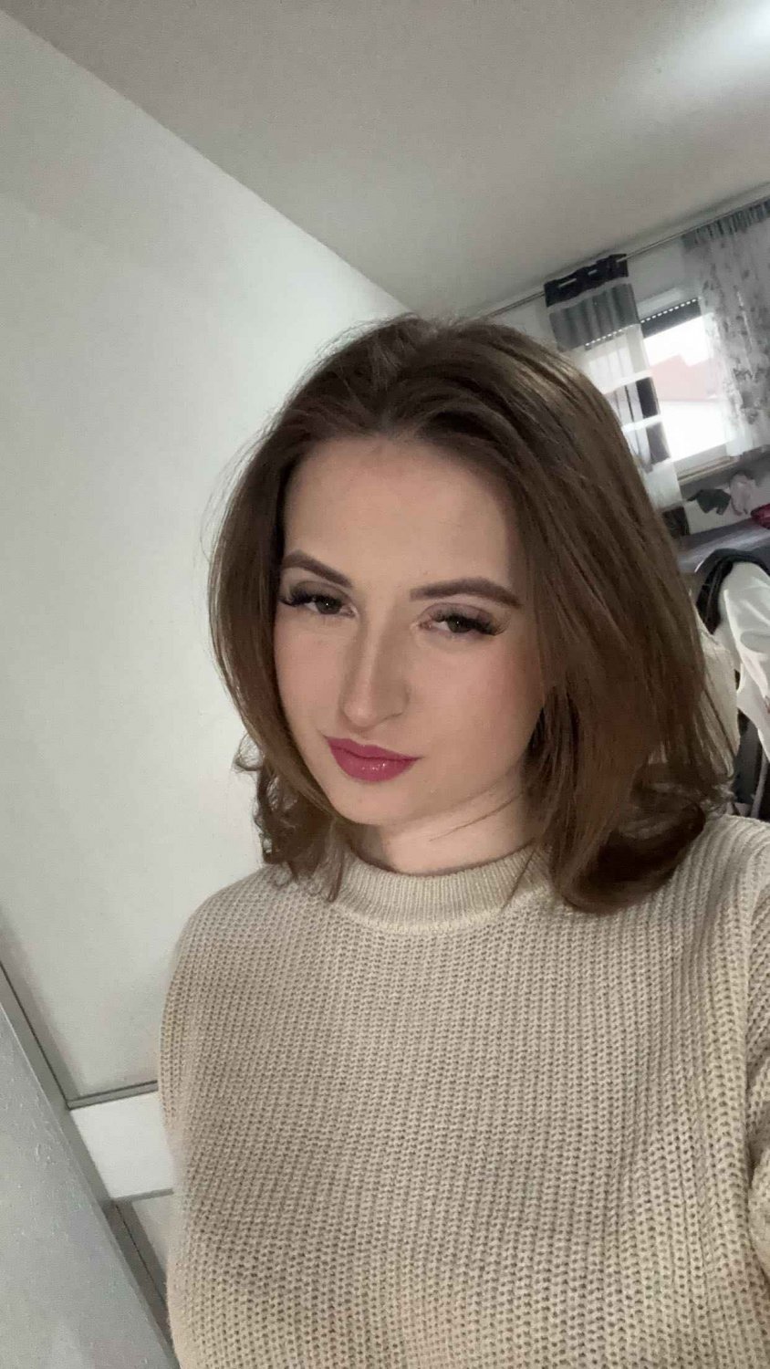 Russisch-deutsche Hacke Nelli 2