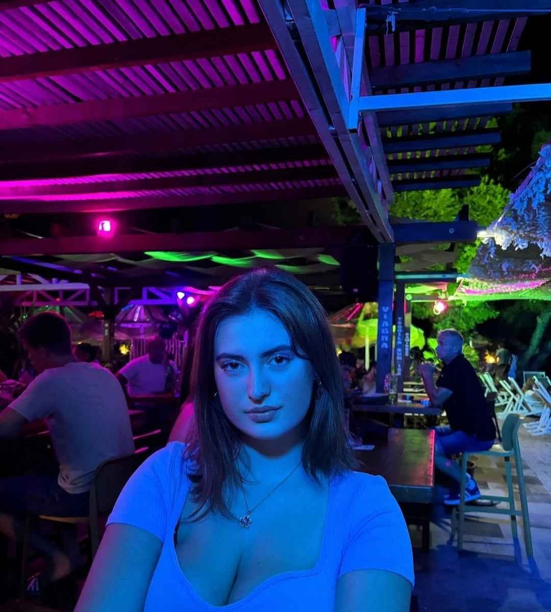 Russisch-deutsche Hacke Nelli 9