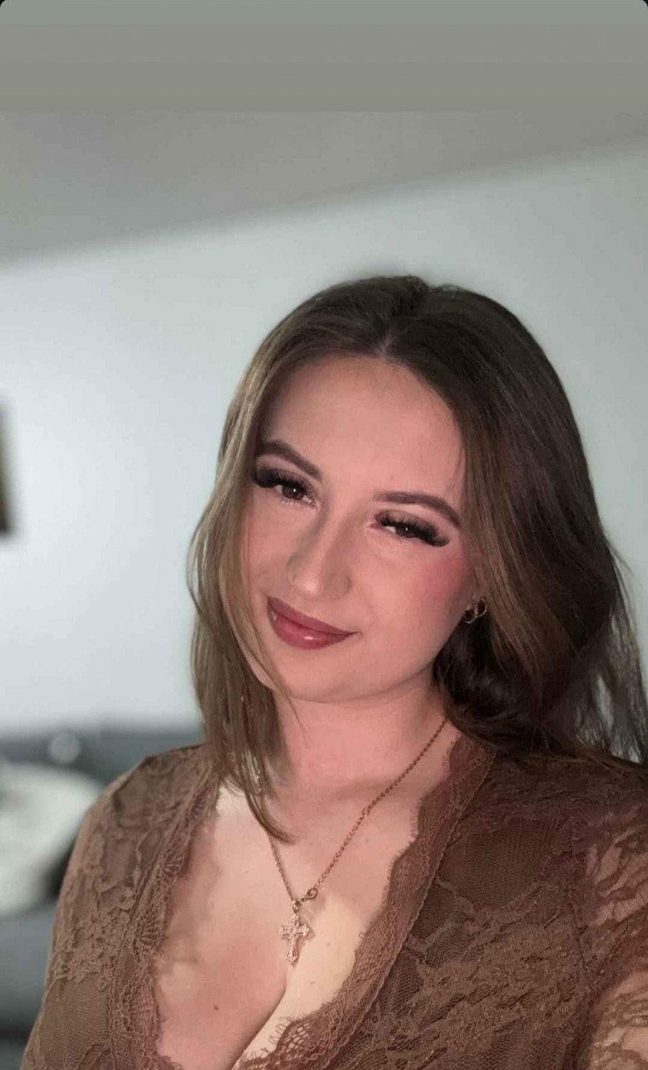 Russisch-deutsche Hacke Nelli 24