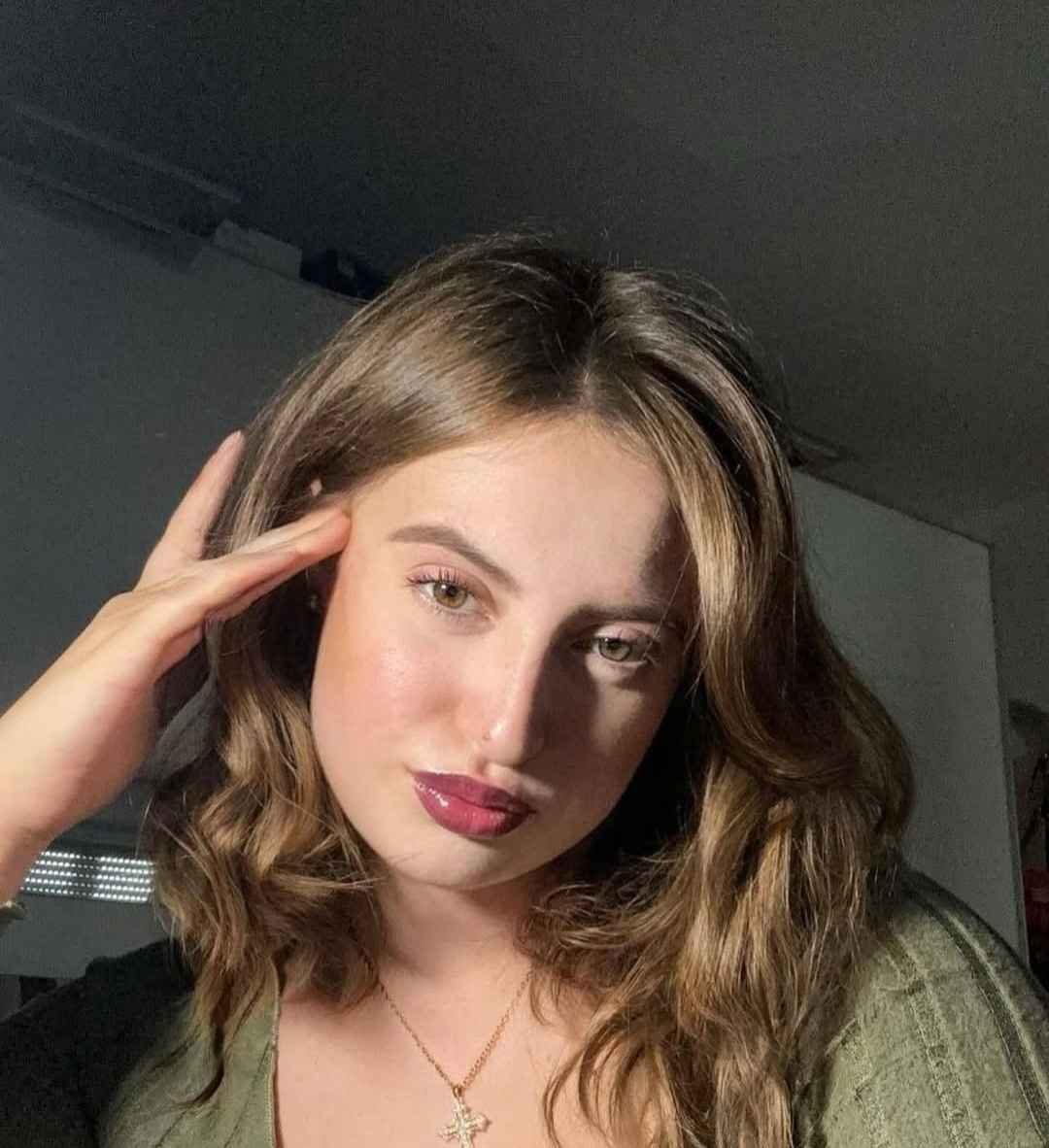 Russisch-deutsche Hacke Nelli 25