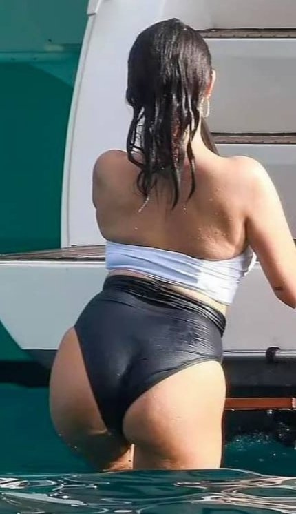 Selina — Hot Babe Ready to Play 10