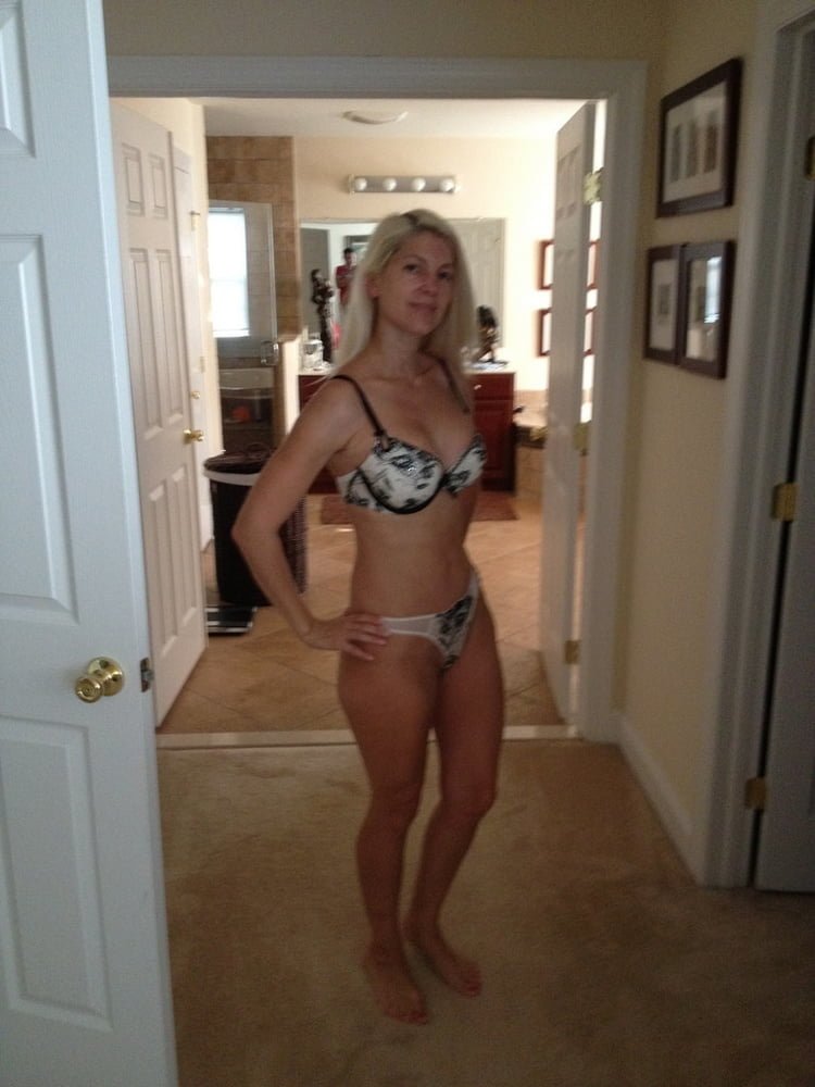 Reloj de Arena Milf Que Ama Flashing 14
