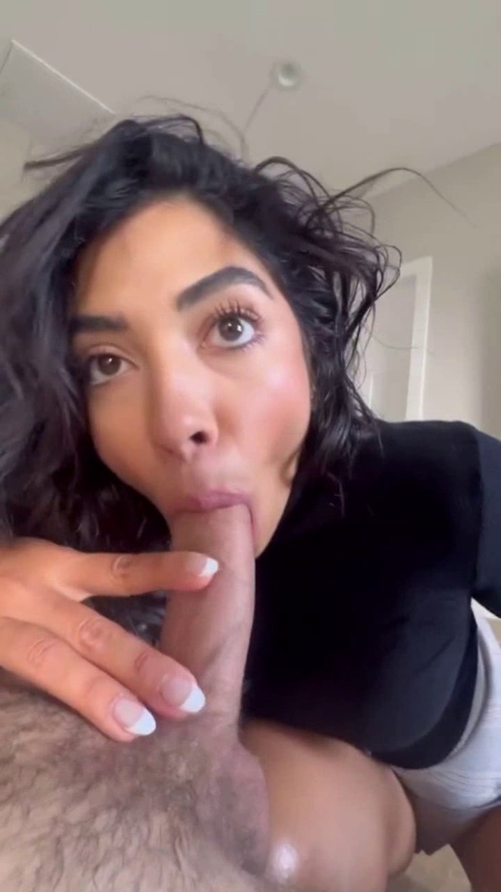 szalona brunetka z ogromnymi cyckami 3