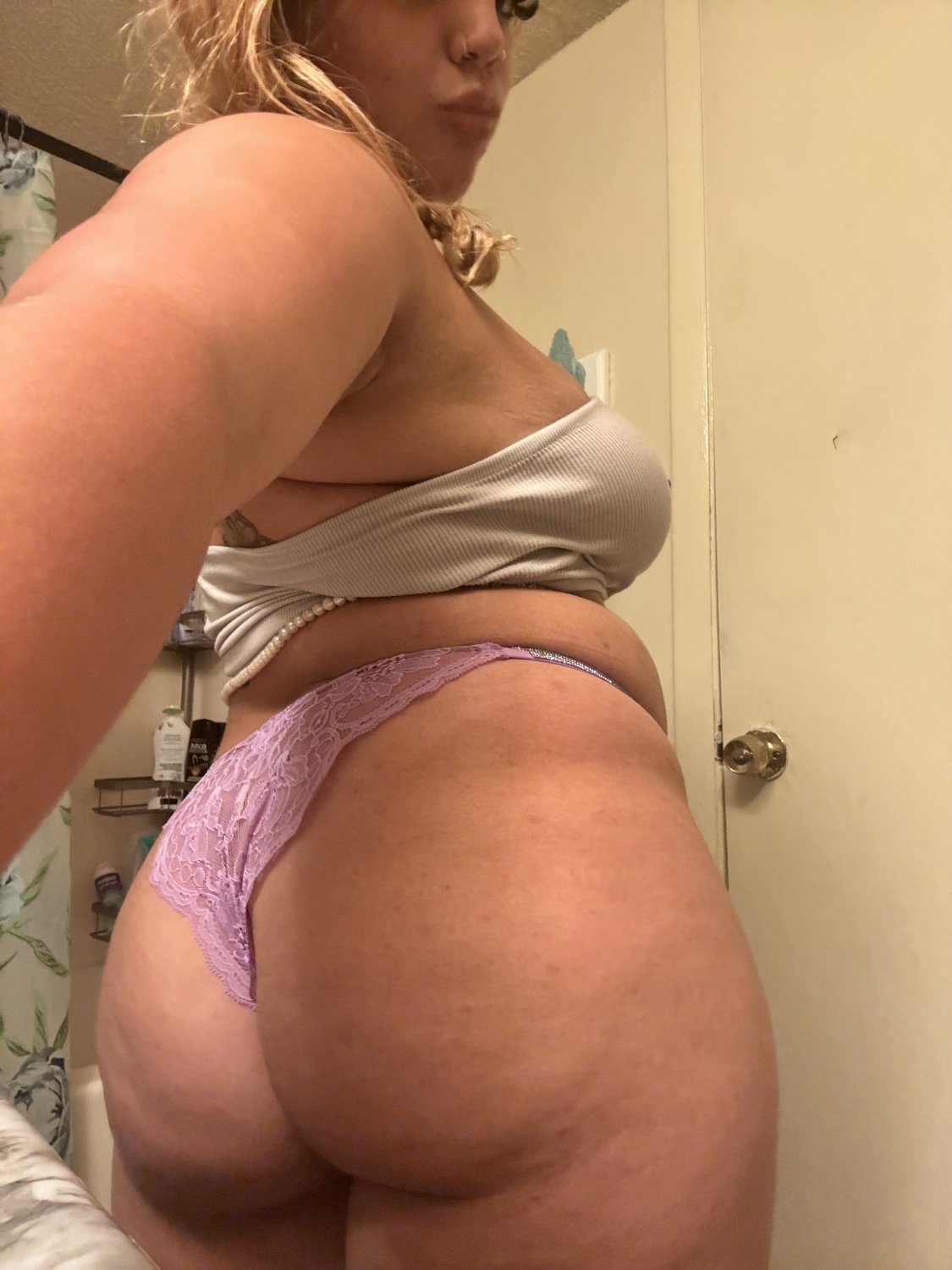 Chubby Babe Rilynn Showing Off Her Natural Big Tits and Thick Ass 3