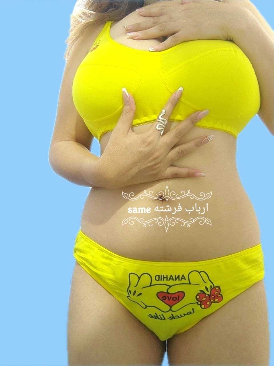 Sexy Muslimah MILF Snapping Irresistible Selfies 8