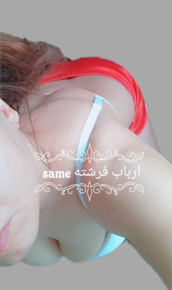 Sexy Muslimah MILF Snapping Irresistible Selfies 9