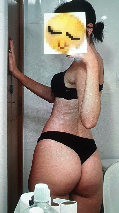 Girlfriend's Naughty Selfies Got Leaked — And She's Loving It 2