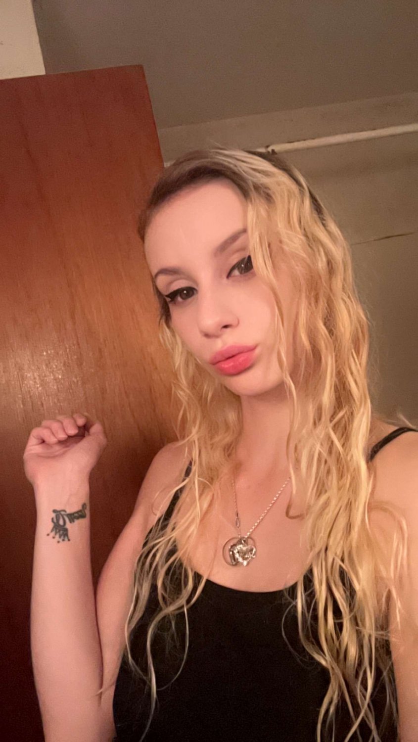 Chey 21yrs old Winston Salem North Carolina wanting some cock 9