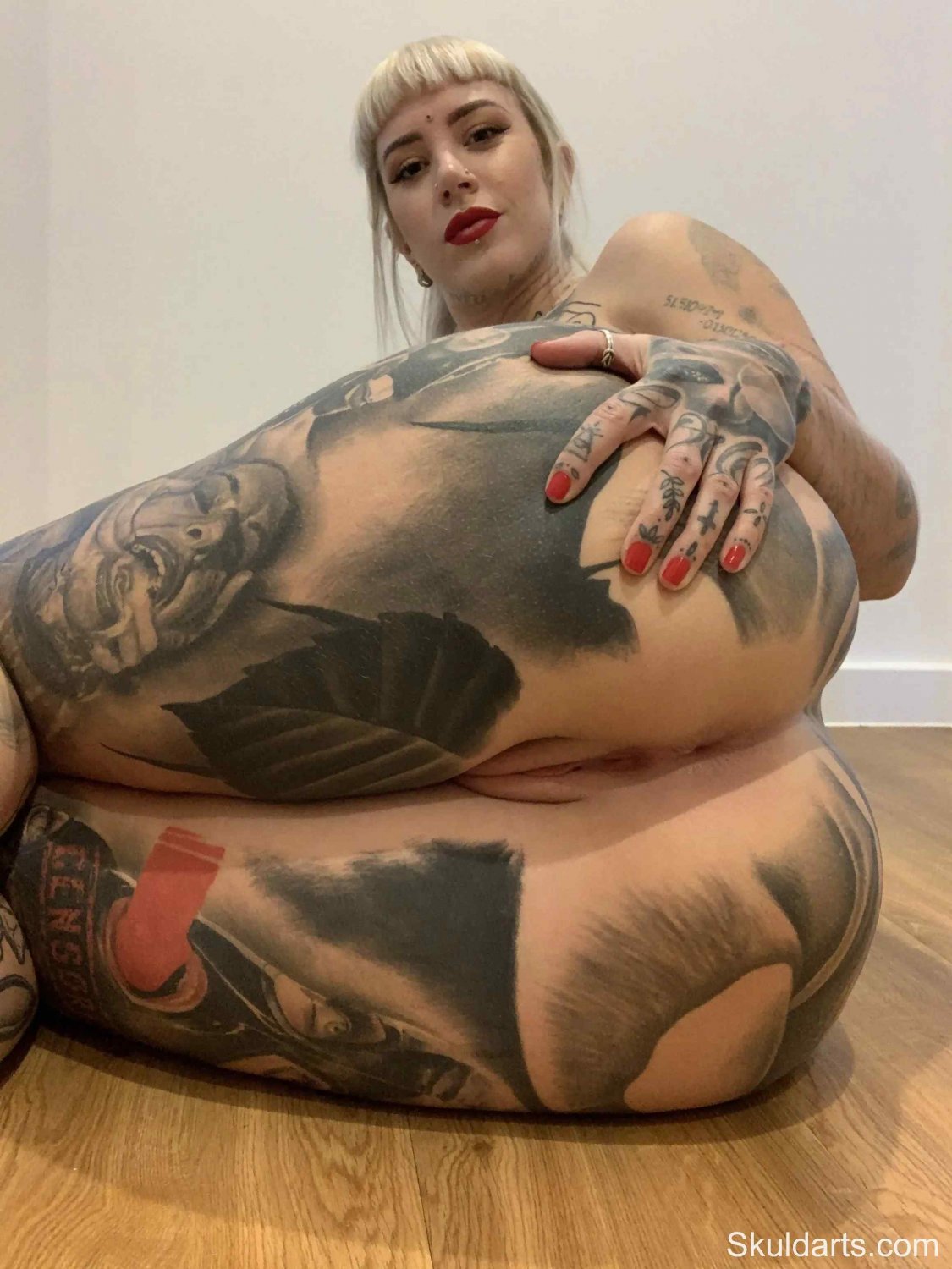 Porno PAWG Inked Schlampe mit Big Fat Perfect Ace 12