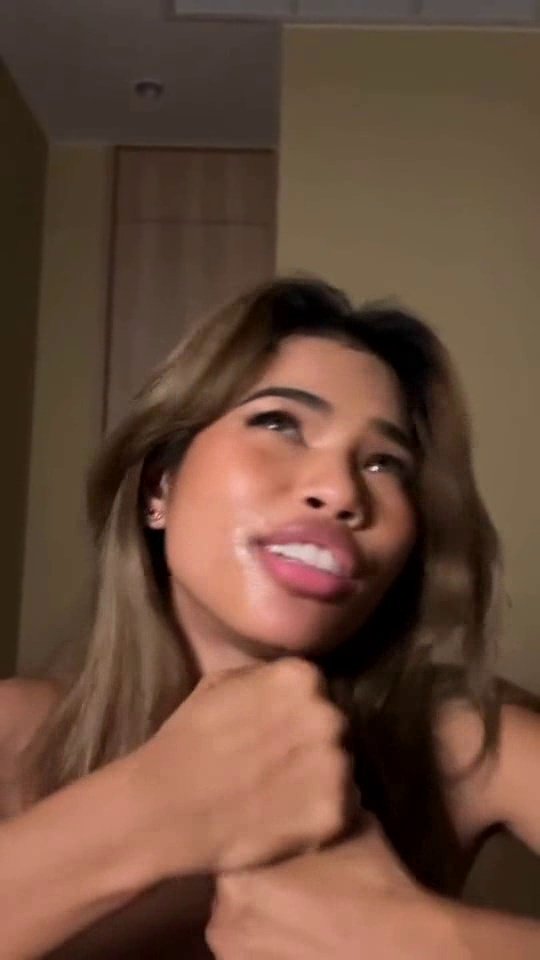 Oryantal tatlım iyi emiyor ve elleriyle çalışıyor 3