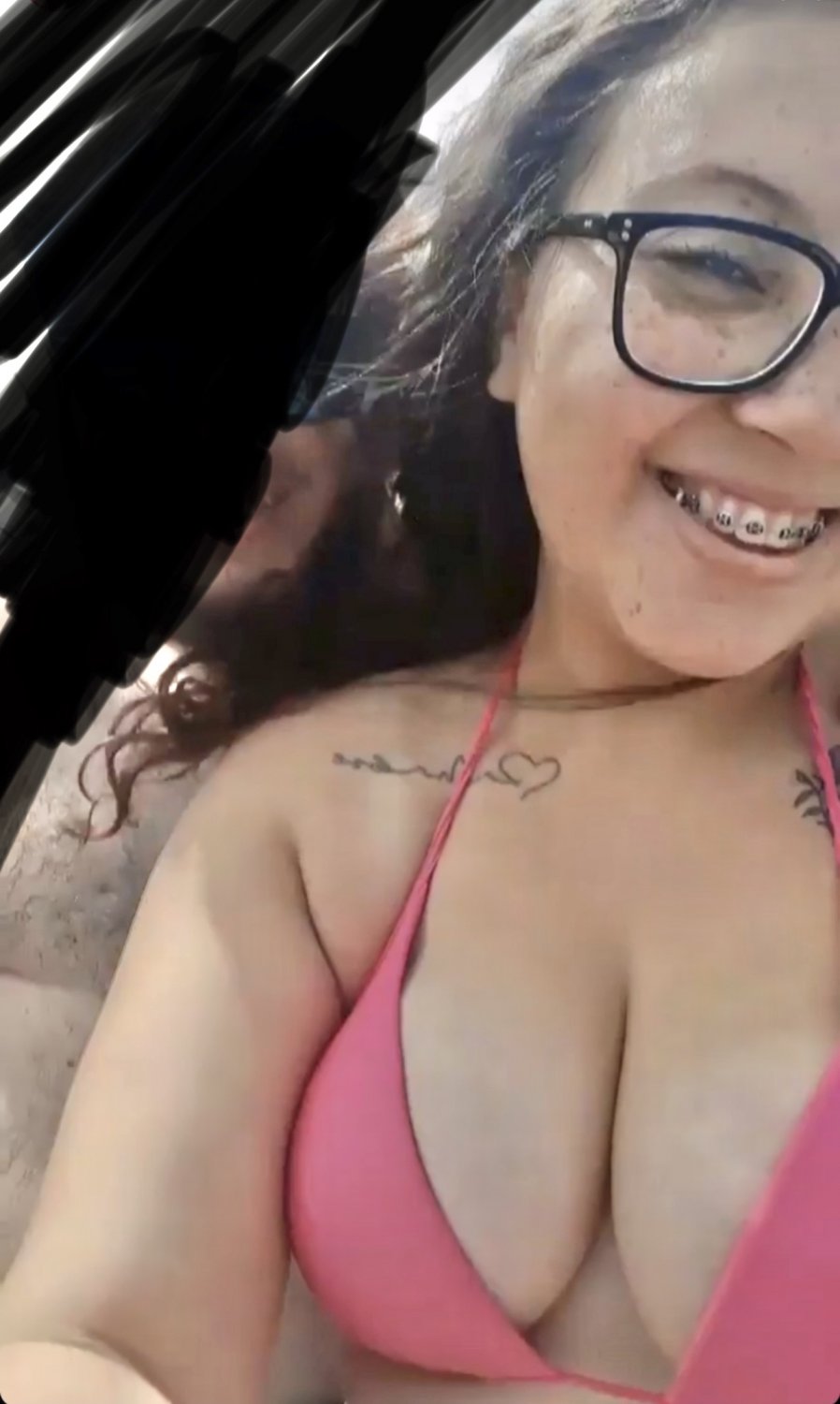 Mi prima empollona se está convirtiendo en una zorra, ¿qué opinas de esta zorra? 🤤🤤🤤 5