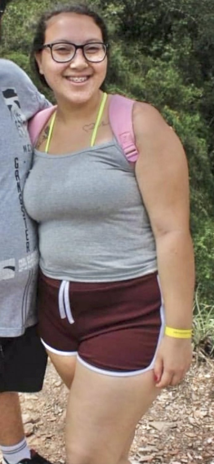 Mi prima empollona se está convirtiendo en una zorra, ¿qué opinas de esta zorra? 🤤🤤🤤 10