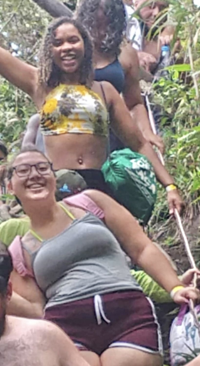 Mi prima empollona se está convirtiendo en una zorra, ¿qué opinas de esta zorra? 🤤🤤🤤 11