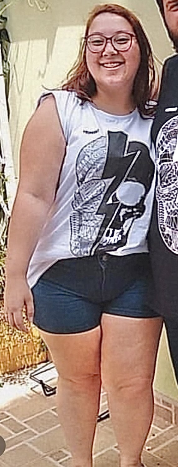 Mi prima empollona se está convirtiendo en una zorra, ¿qué opinas de esta zorra? 🤤🤤🤤 12