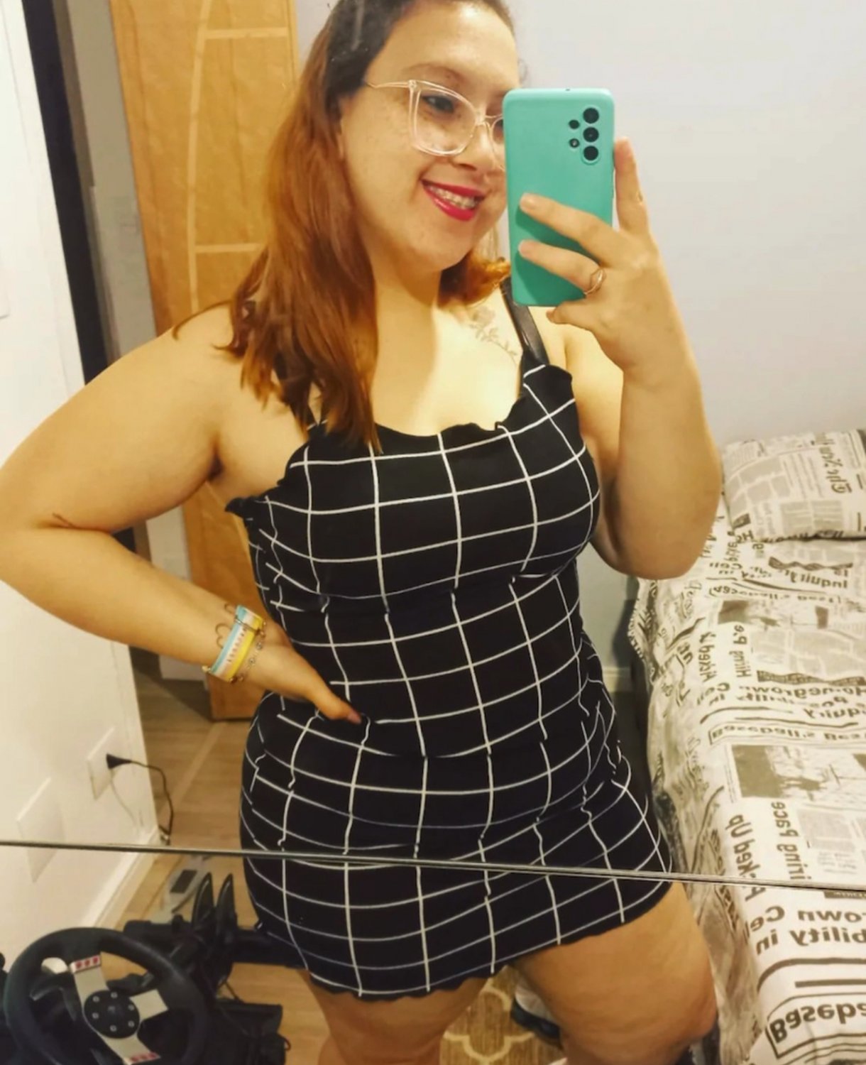 Mi prima empollona se está convirtiendo en una zorra, ¿qué opinas de esta zorra? 🤤🤤🤤 13