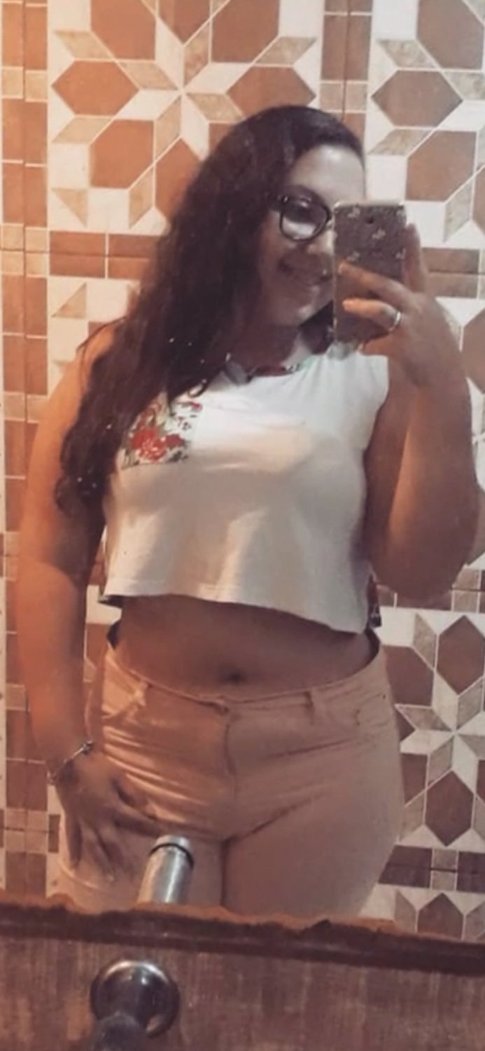 Mi prima empollona se está convirtiendo en una zorra, ¿qué opinas de esta zorra? 🤤🤤🤤 20