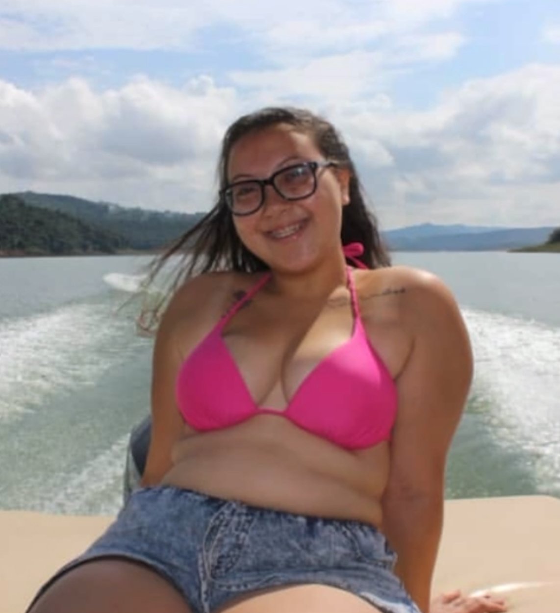 Mi prima empollona se está convirtiendo en una zorra, ¿qué opinas de esta zorra? 🤤🤤🤤 21