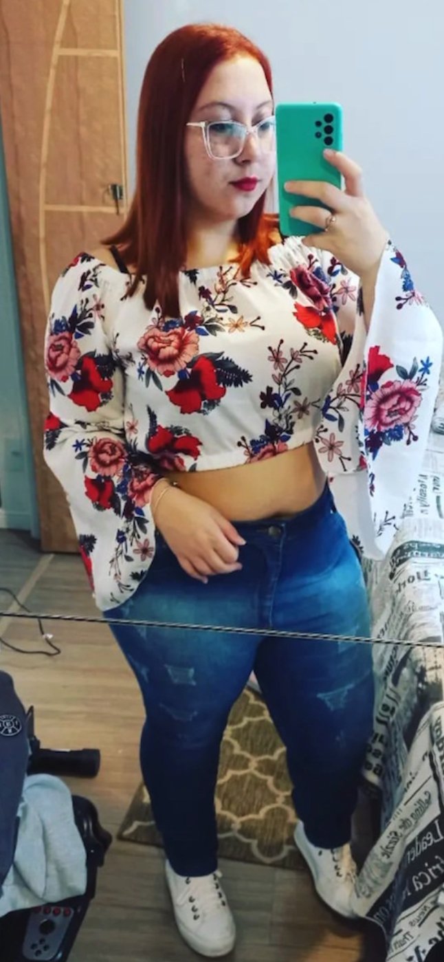 Mi prima empollona se está convirtiendo en una zorra, ¿qué opinas de esta zorra? 🤤🤤🤤 23