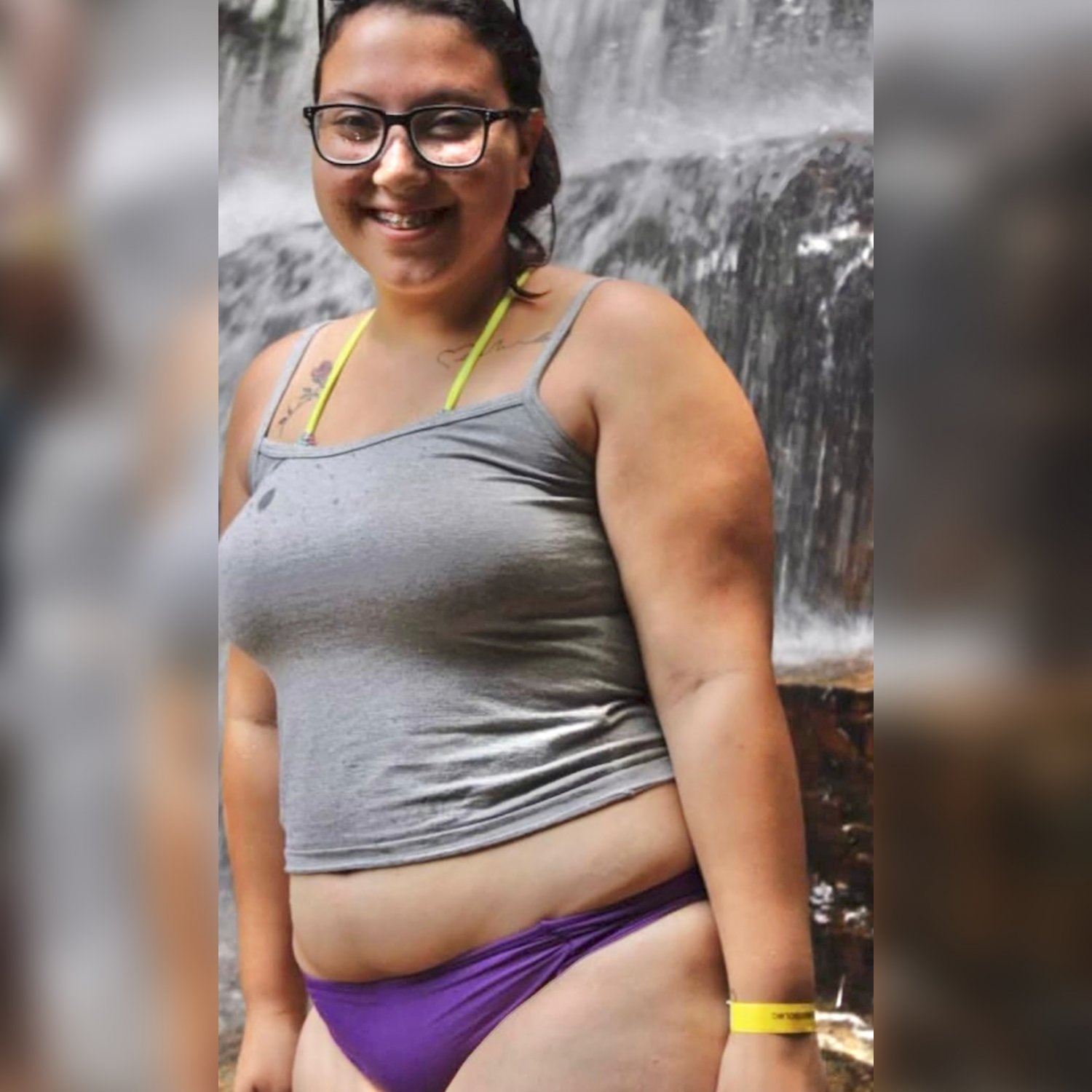 Mi prima empollona se está convirtiendo en una zorra, ¿qué opinas de esta zorra? 🤤🤤🤤 24