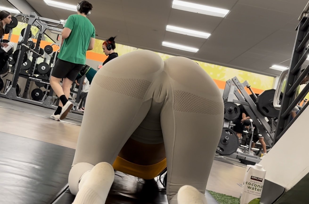 Candid Gym Girl — Tight Yoga Pants, Juicy Ass, and Cute Feet 1