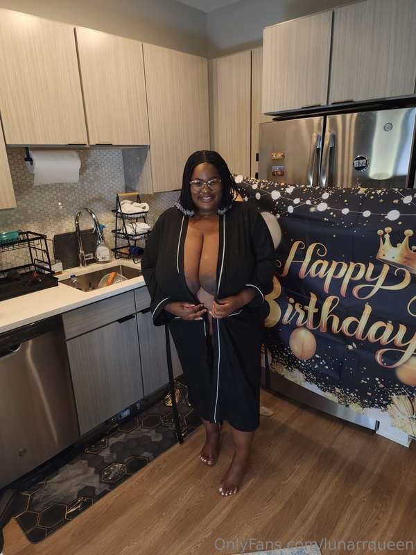 Ebony BBW Goddess Lola99Walker Showing Off Her Curves 2