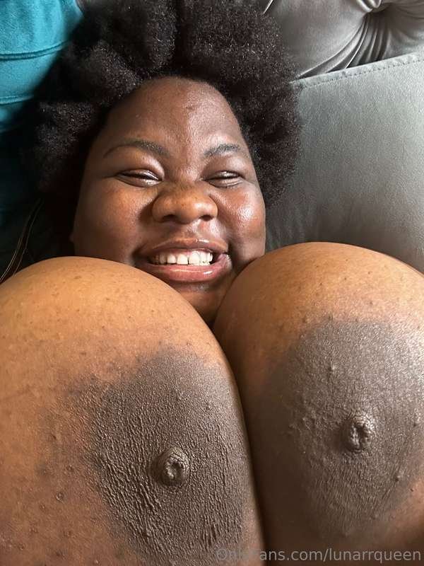 Ebony BBW Goddess Lola99Walker Showing Off Her Curves 8