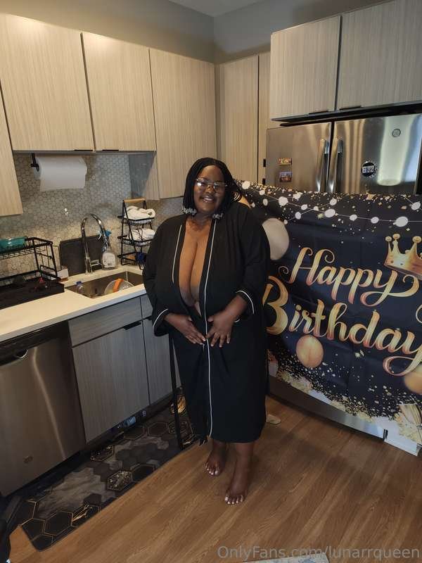 Ebony BBW Goddess Lola99Walker Showing Off Her Curves 24