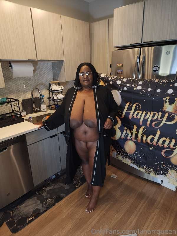 Ebony BBW Goddess Lola99Walker Showing Off Her Curves 25