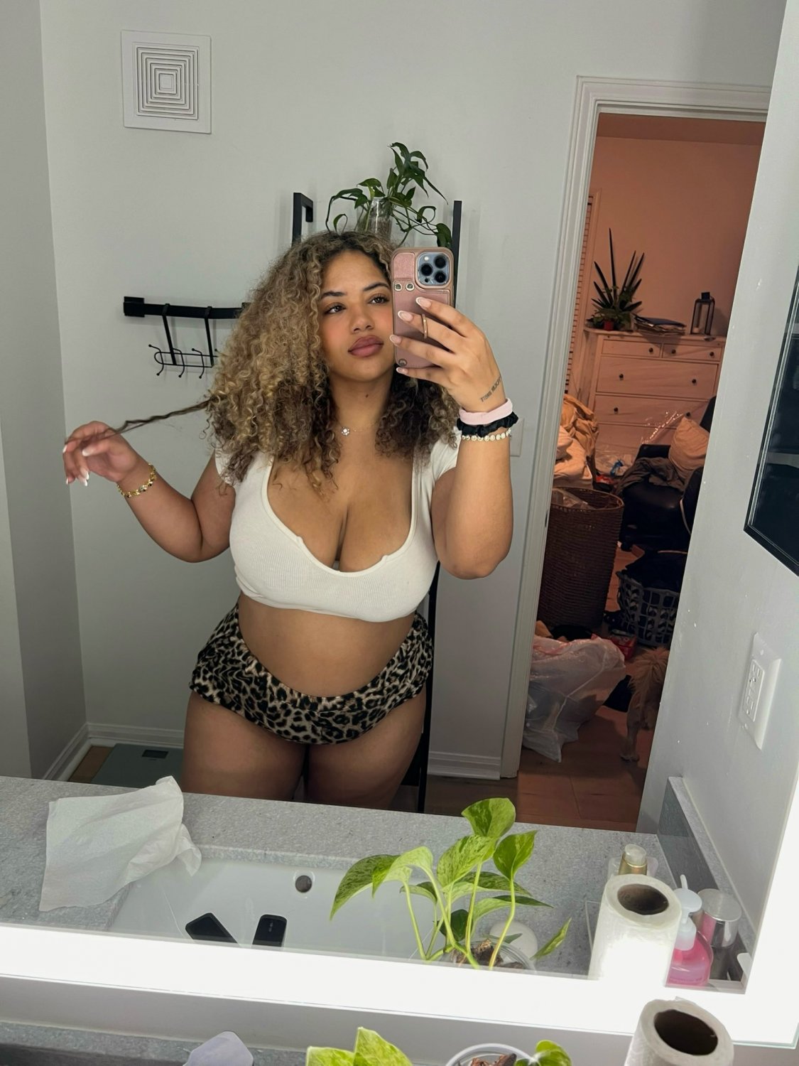 Ich kann nicht aufhören, die hübsche Latina-Mama meines Freundes anzustarren 3