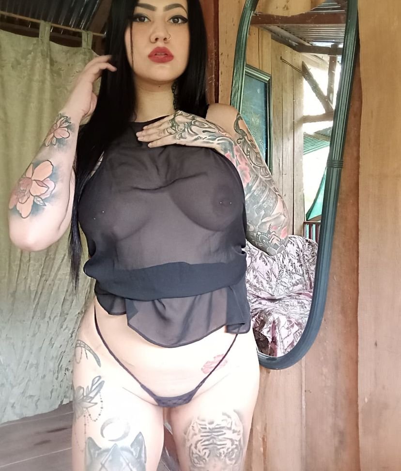 Zianny Showing Off Her Huge Tits and Juicy Ass 13