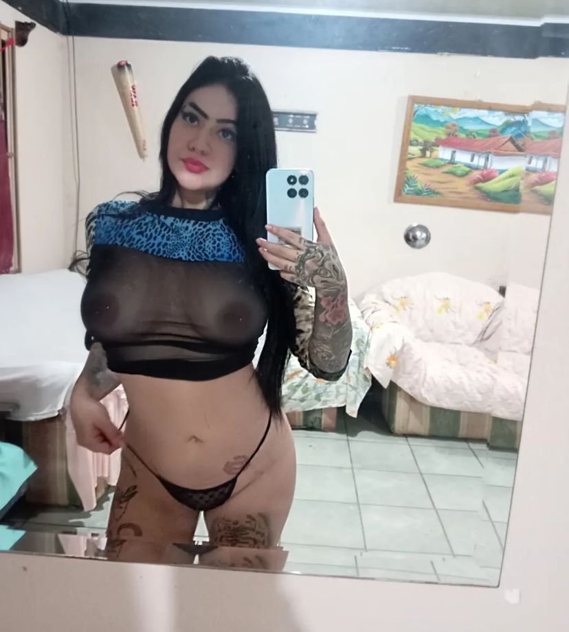 Zianny Showing Off Her Huge Tits and Juicy Ass 17