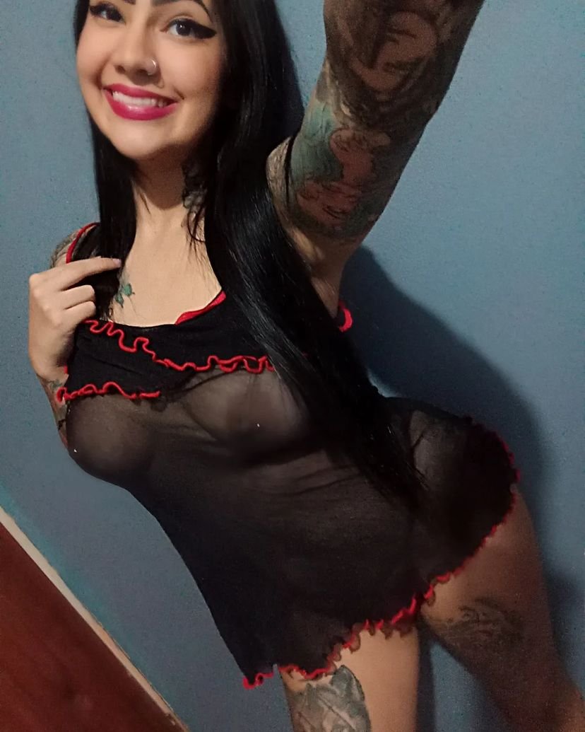 Zianny Showing Off Her Huge Tits and Juicy Ass 30