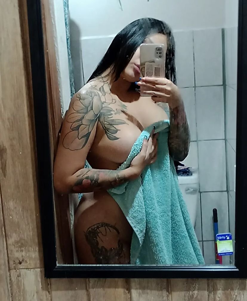 Zianny Showing Off Her Huge Tits and Juicy Ass 60