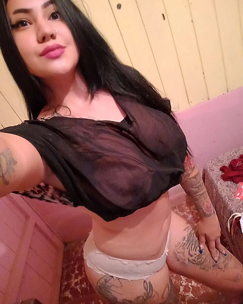 Zianny Showing Off Her Huge Tits and Juicy Ass 61