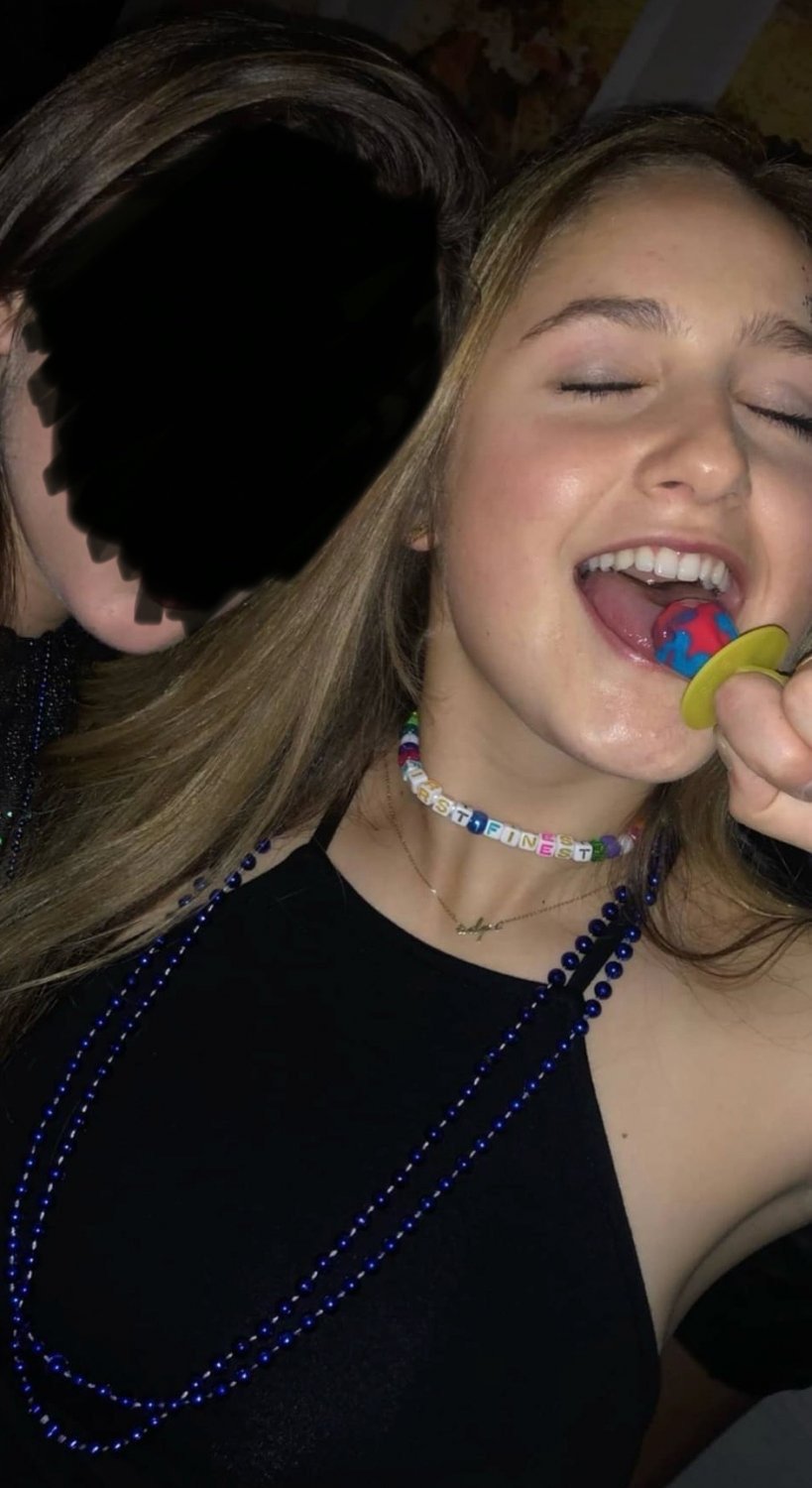 Meine Schwester Sydney's Nacktbilder und A-Loch-Bilder. In welcher Position würdest du sie nehmen?🙏 Keine Grenzen 16