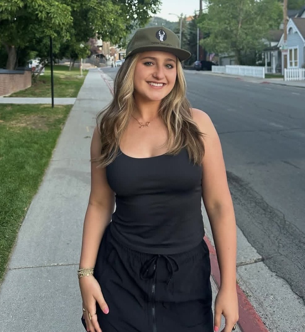 Meine Schwester Sydney's Nacktbilder und A-Loch-Bilder. In welcher Position würdest du sie nehmen?🙏 Keine Grenzen 26
