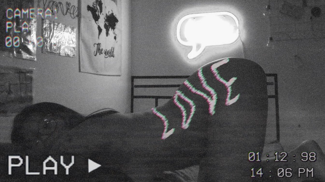 simpatica ragazza amatoriale fa selfie arrapanti 4