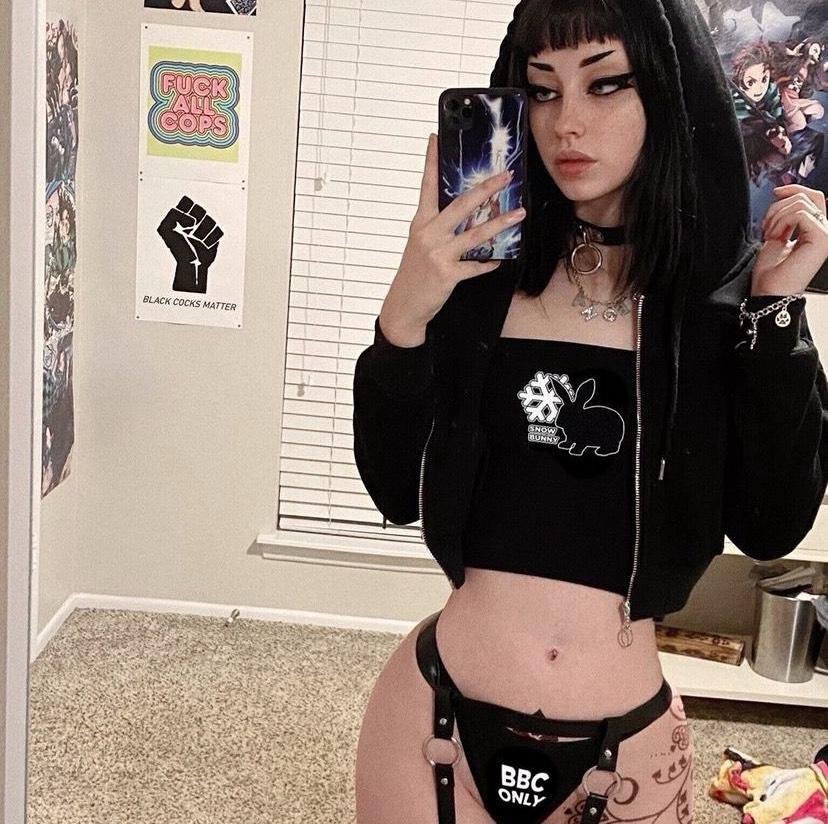 Goth-Mädchen sind verrückt nach großen schwarzen Schwänzen 7