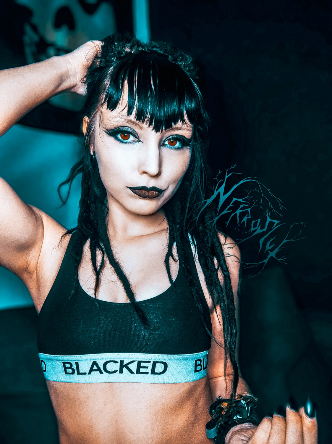 Goth-Mädchen sind verrückt nach großen schwarzen Schwänzen 14