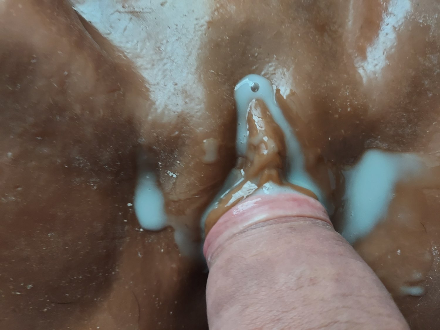 Sie hat eine große, empfindliche Klitoris 6