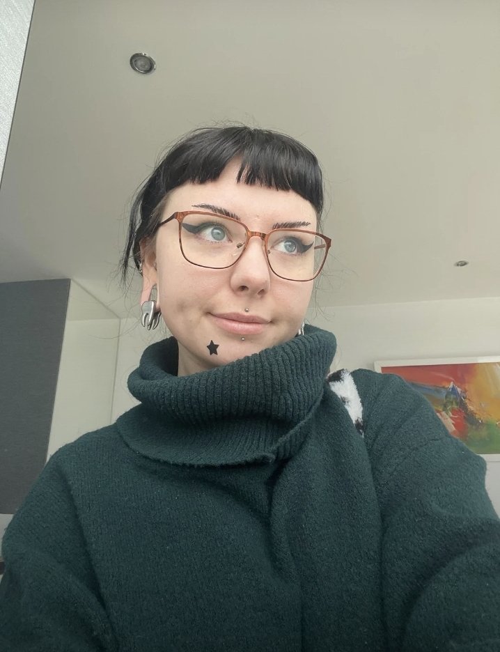 Questa femminuccia goth di internet vuole davvero essere ricattata 1