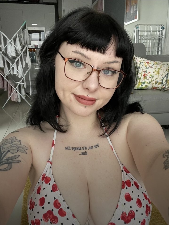Questa femminuccia goth di internet vuole davvero essere ricattata 2